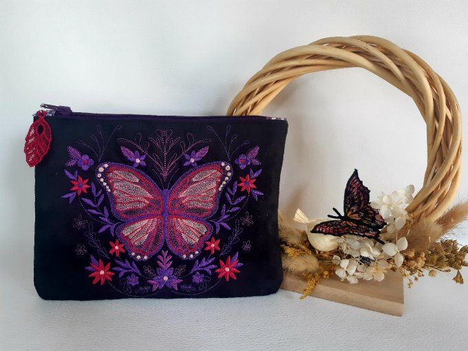 Trousse plate brodée - papillon violet