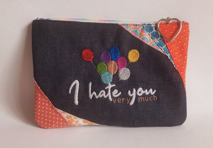 Trousse plate brodée - I love you / I hate you