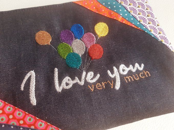 Trousse plate brodée - I love you / I hate you