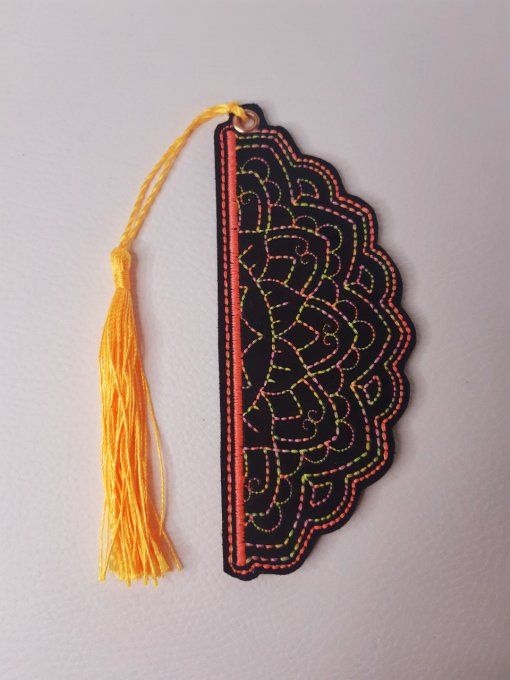Marque-page Mandala - multicolore corail