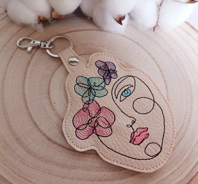 Porte-clé  visage femme brodé
