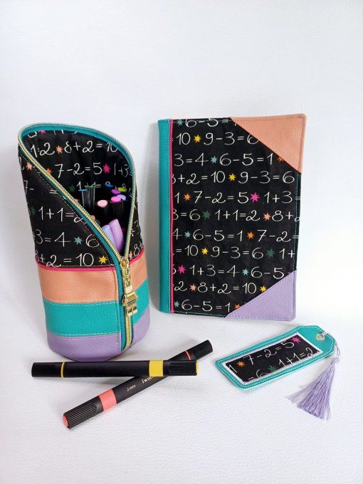 Ensemble  de protège carnet, pot à crayons et marque page assortis - motif chiffres