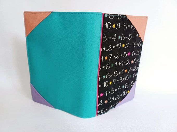 Ensemble  de protège carnet, pot à crayons et marque page assortis - motif chiffres