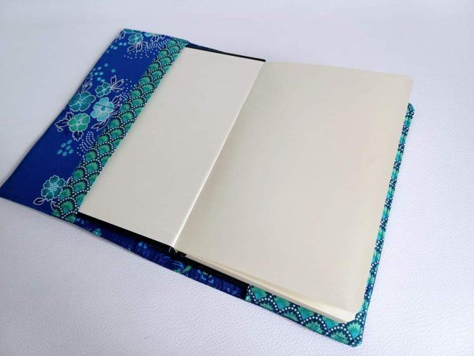 Ensemble protège carnet A5 personnalisé et son pot à crayons assortis - papillon bleu